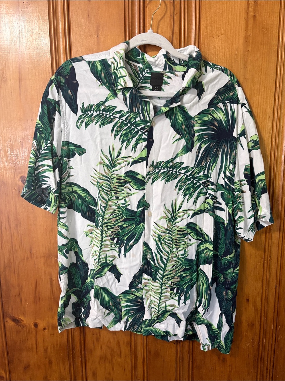 H&M White Short-Sleeve Button-Up Shirt with Green Tropical Leaf Print - Size XL